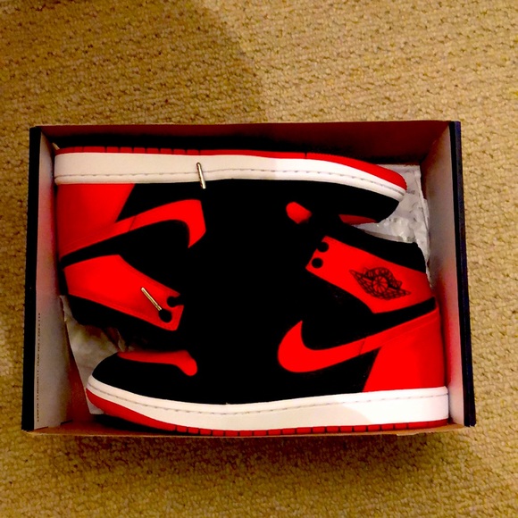 NIB never used authentic Nike air Jordans additional red laces - Picture 2 of 11